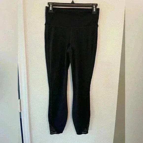 Athleta Black Salutation High Rise Capri Mesh Cutout Womens Size Small - Picture 1 of 8